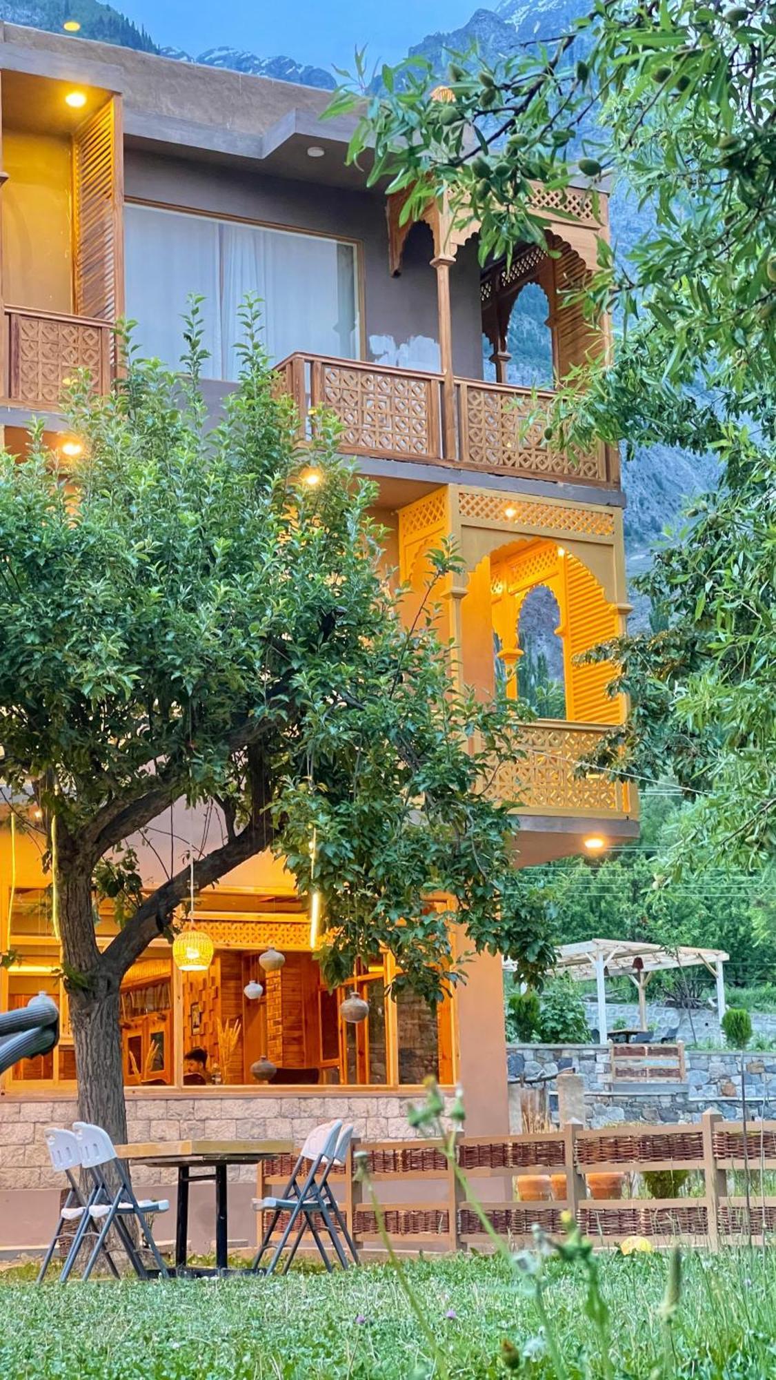 Dumani Nagar Hotel & Resort Karimabad  Exterior photo