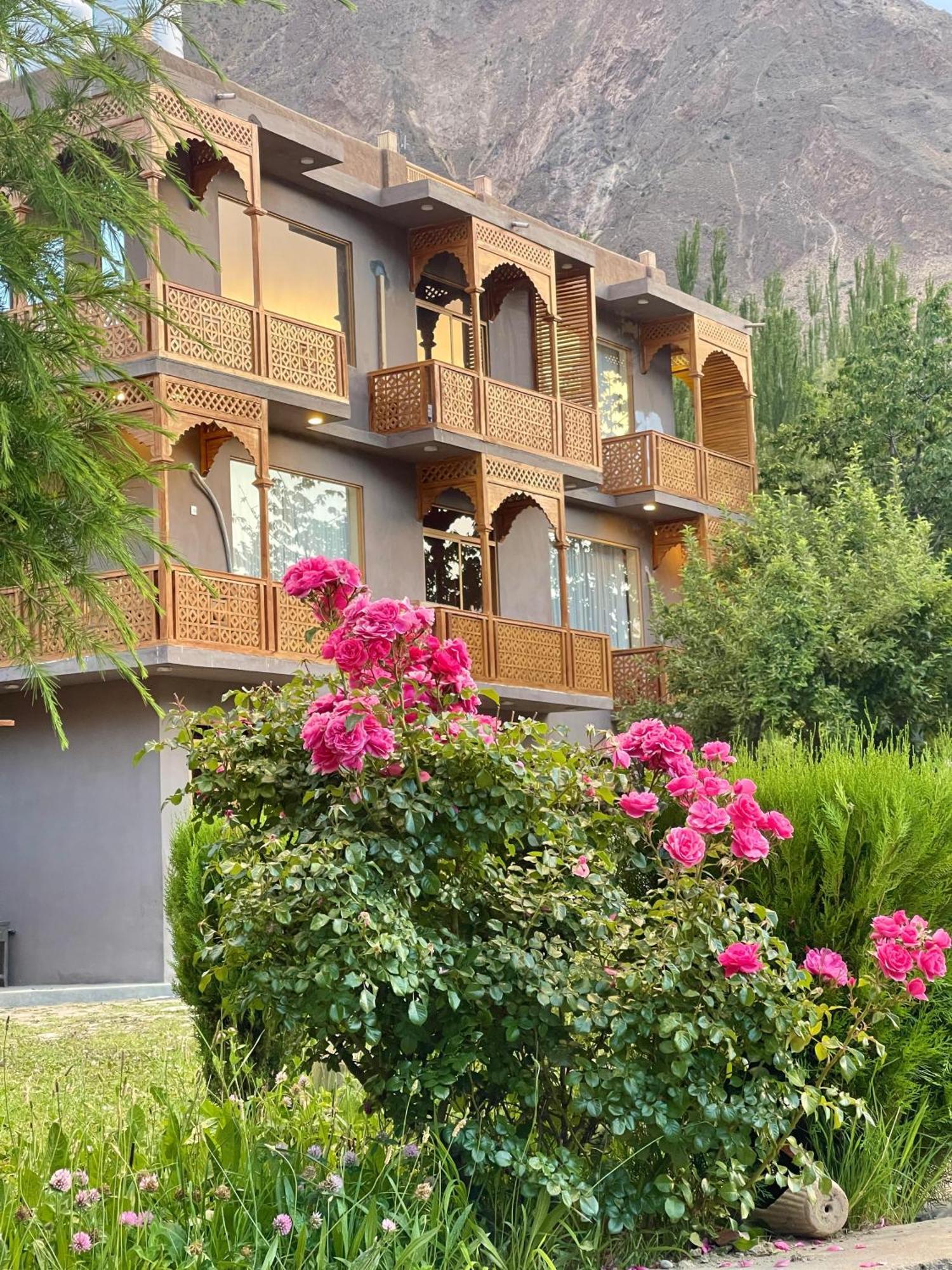 Dumani Nagar Hotel & Resort Karimabad  Exterior photo